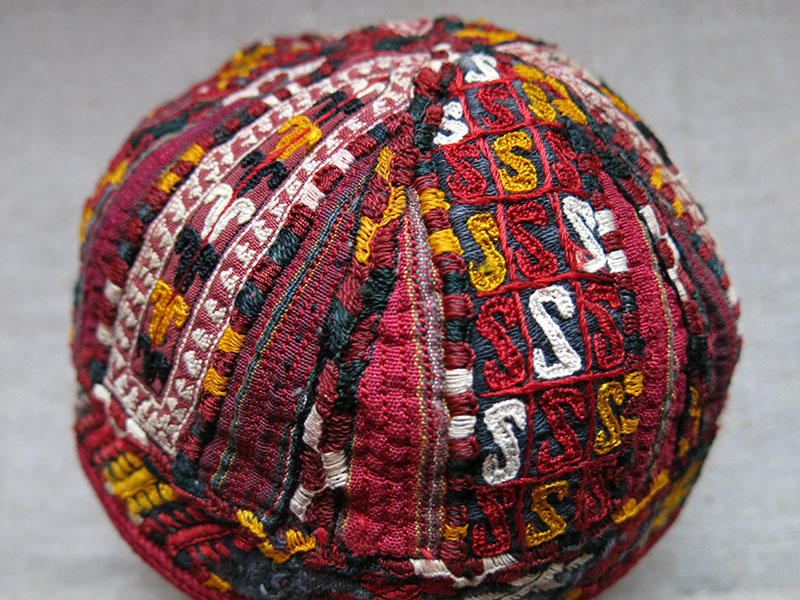 Turkmenistan - Tekke tribal silk embroidery hat