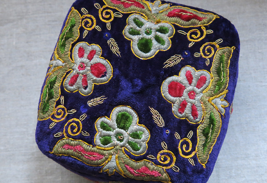 UZBEKISTAN – BOKHARA silk and metallic yarn embroidery on velvet hat
