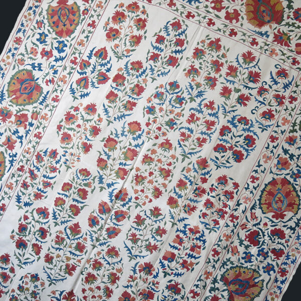 UZBEKISTAN - TASHKENT silk embroidery Suzani textile