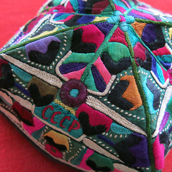 UZBEKISTAN – TASHKENT / Fargana Valley Silk embroidery ethnic folding square hat