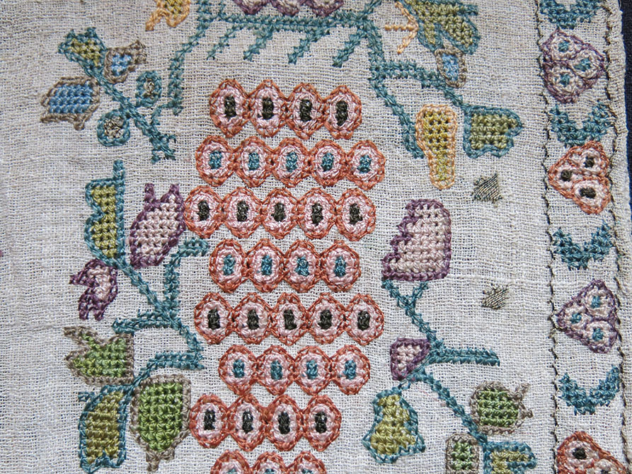 GREECE - ANTIQUE POUCH with SILK EMBROIDERY on LINEN