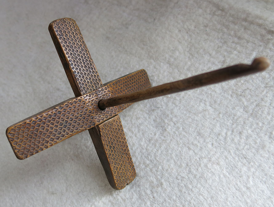 ANATOLIAN KONYA / KARAPINAR Turkmen antique hand carved drop spindle