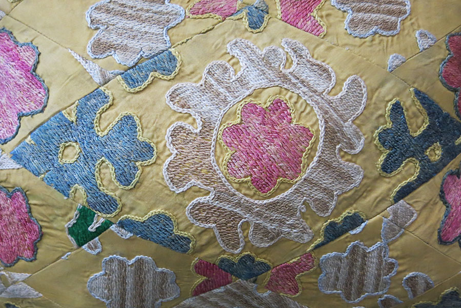 TAJIKISTAN – SUZANI silk pillow cover