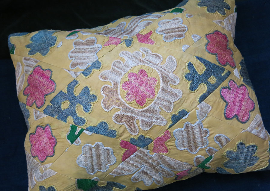 TAJIKISTAN – SUZANI silk pillow cover