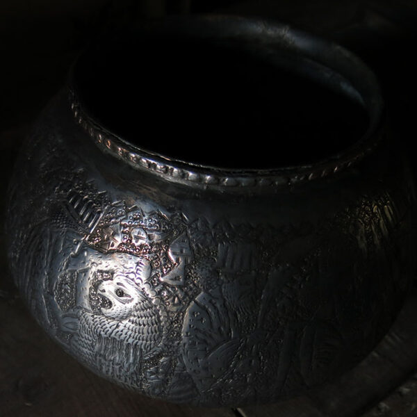 PERSIA PERSEPOLIS - SHIRAZ Hand forged and chiseled copper pot