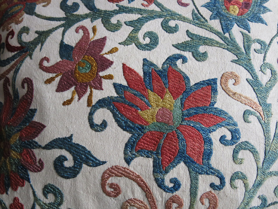 UZBEKISTAN - TASHKENT silk embroidery pillow cover