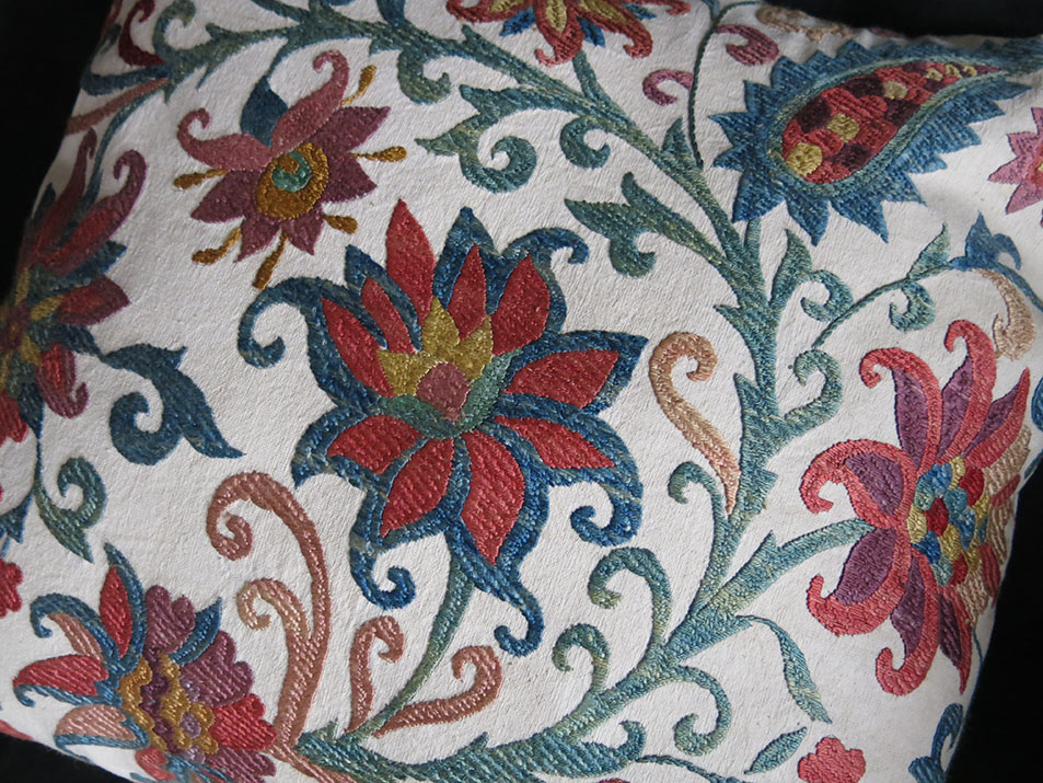 UZBEKISTAN - TASHKENT silk embroidery pillow cover