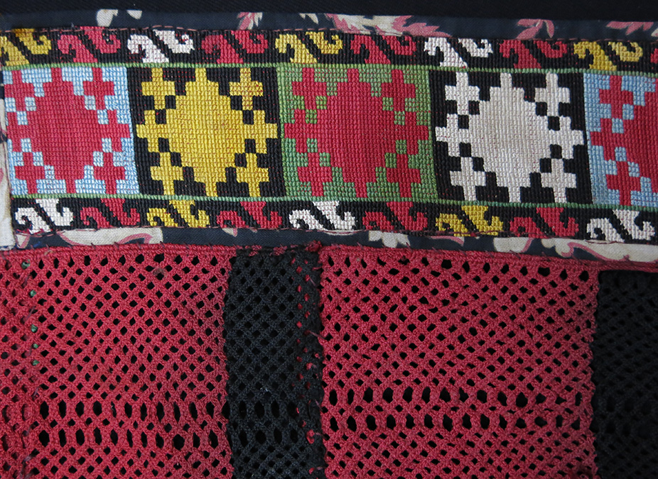 UZBEKISTAN – LAKAI Silk embroidery hanging