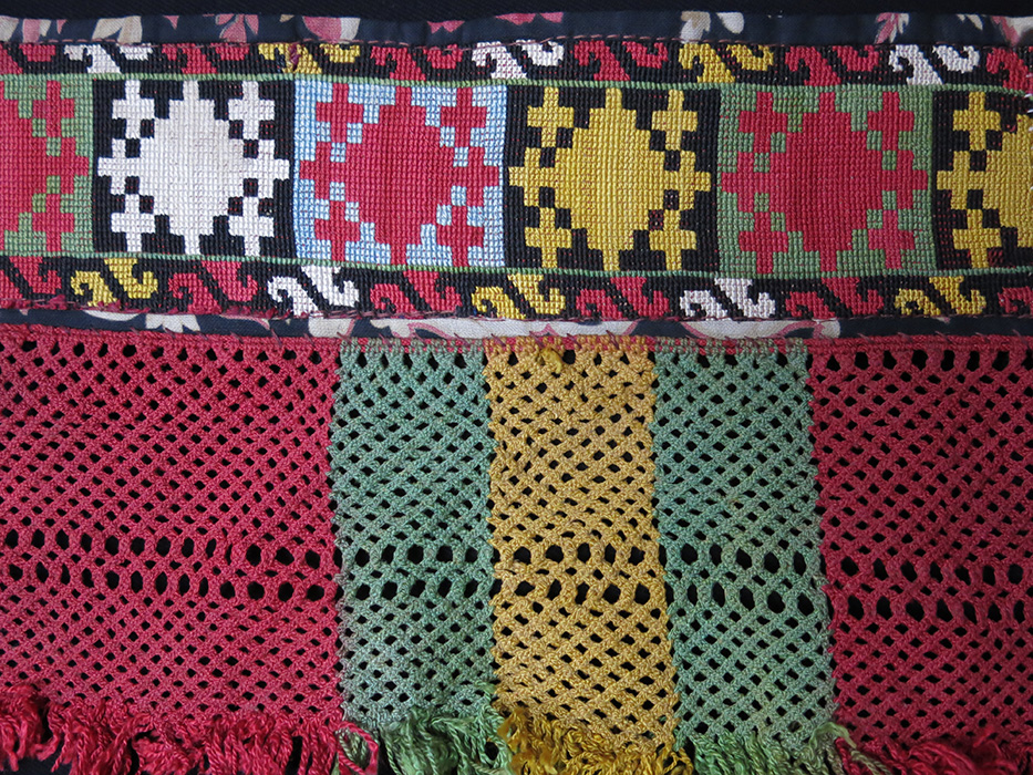 UZBEKISTAN – LAKAI Silk embroidery hanging