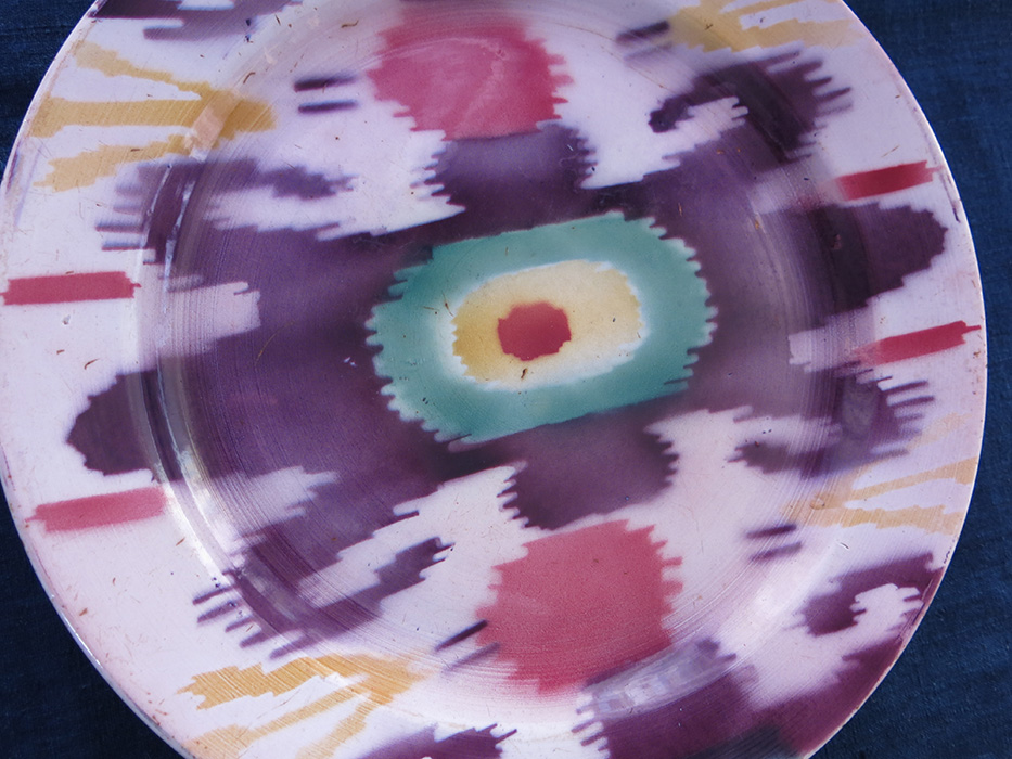 UZBEKISTAN - M.S.Kuznetsov Ikat-inspired design ceramic plate