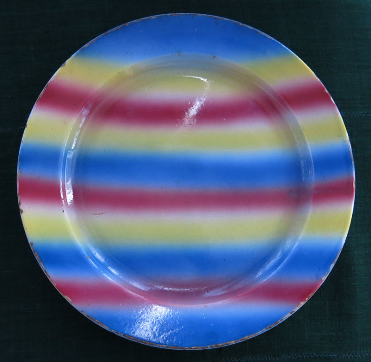 UZBEKISTAN - KUZNETSOV Rainbow motif ceramic plate