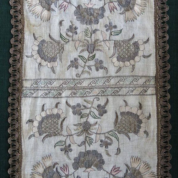 ISTANBUL OTTOMAN fine silk and metallic embroidery